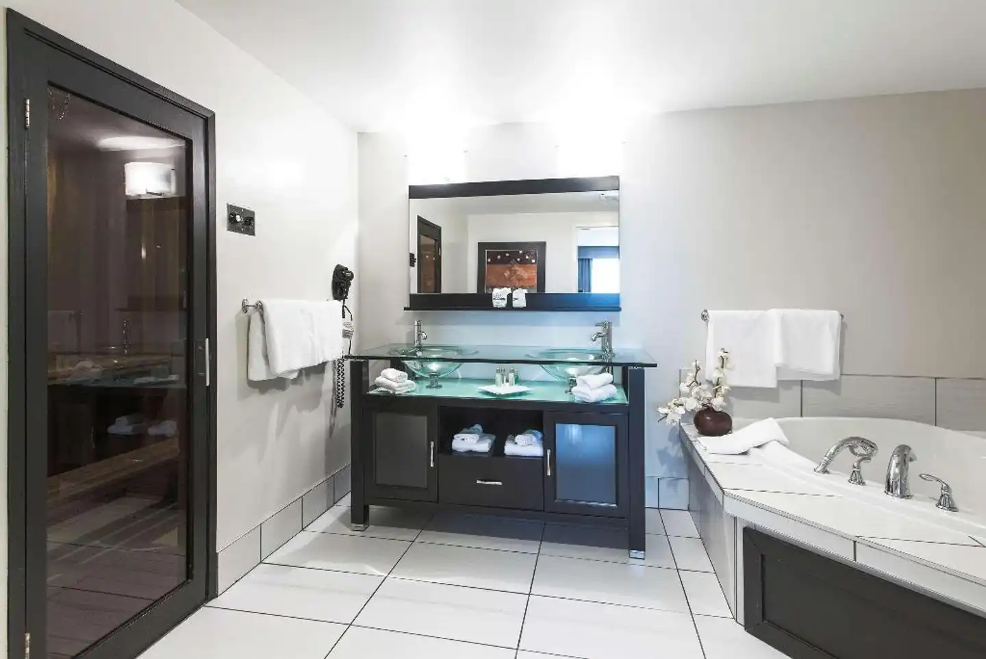Le Noranda Hotel & Spa, Ascend Hotel Collection Badezimmer