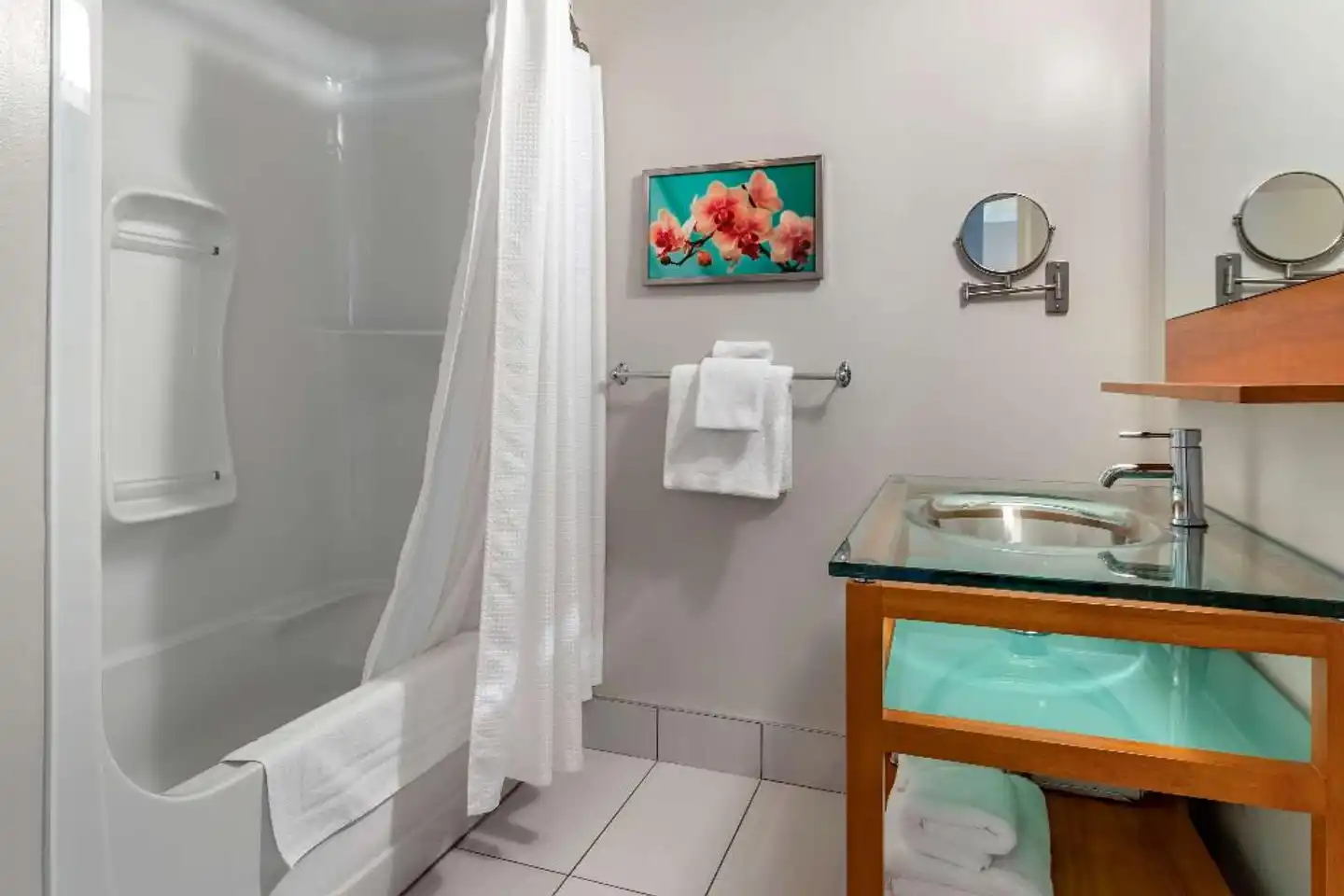 Le Noranda Hotel & Spa, Ascend Hotel Collection Badezimmer