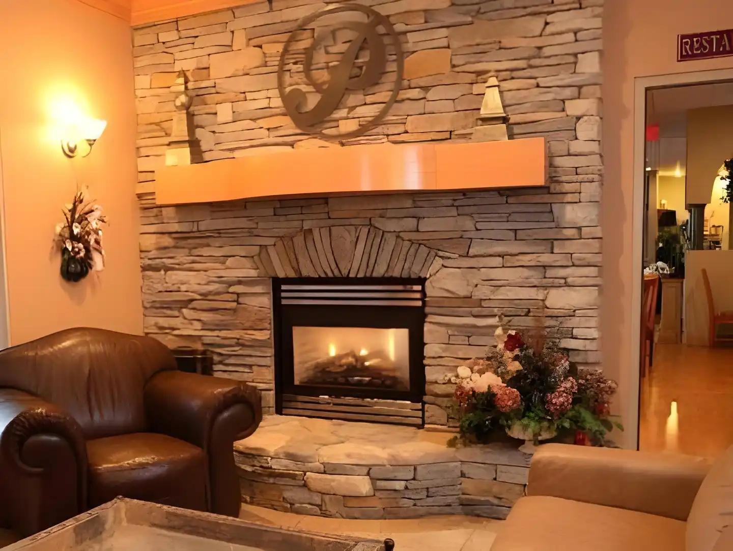 Hilltop Inn Salmon Arm Lobby