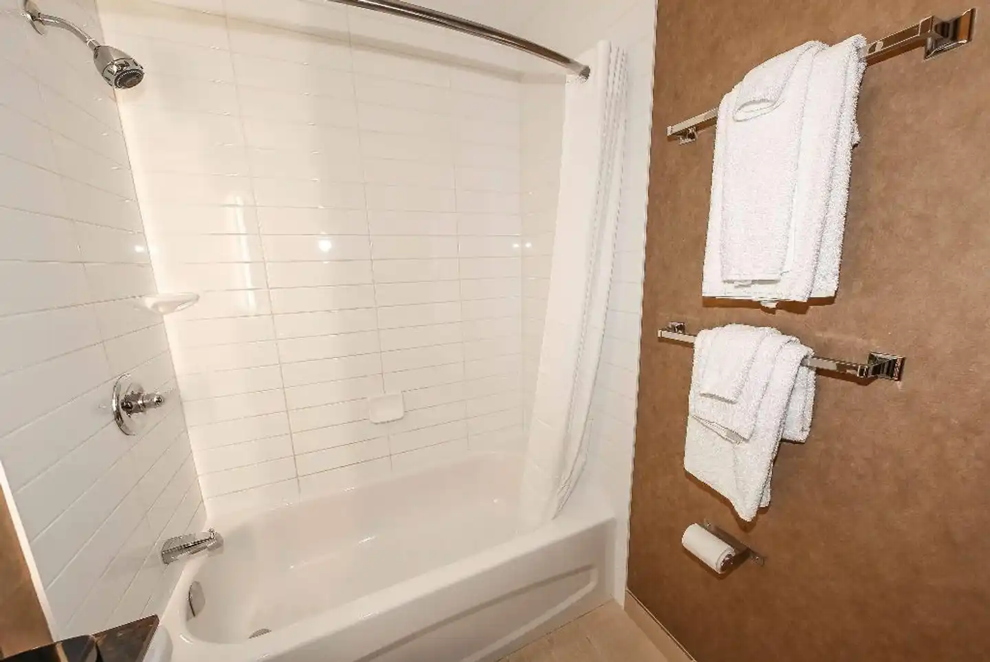 Howard Johnson by Wyndham Winnipeg West Badezimmer