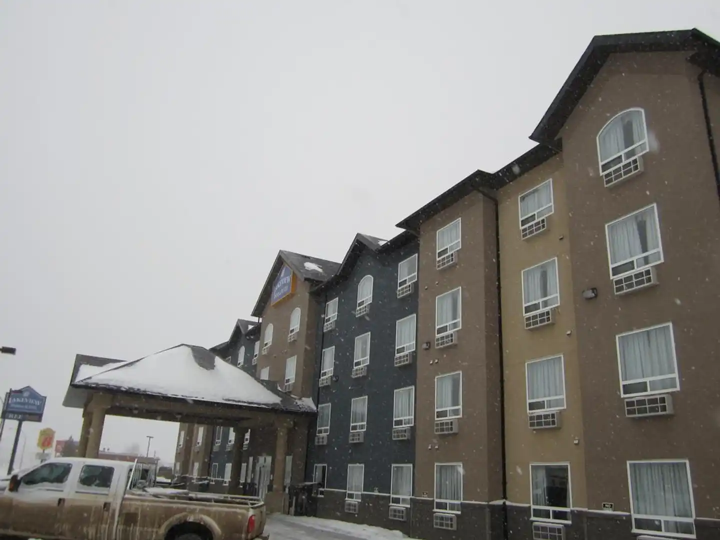 Lakeview Inn & Suites - Fort Nelson Aussenansicht