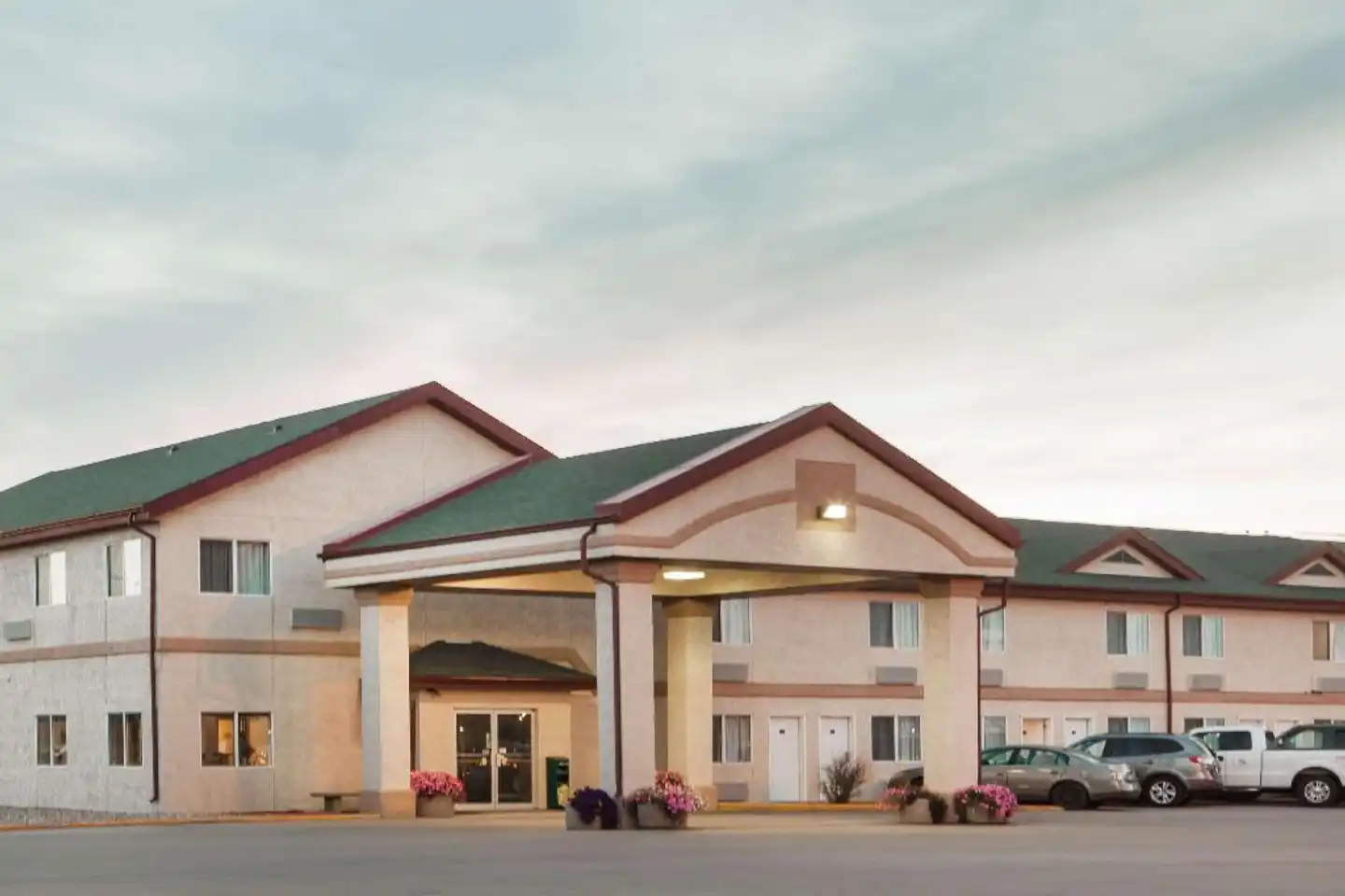 Super 8 by Wyndham Kindersley Aussenansicht