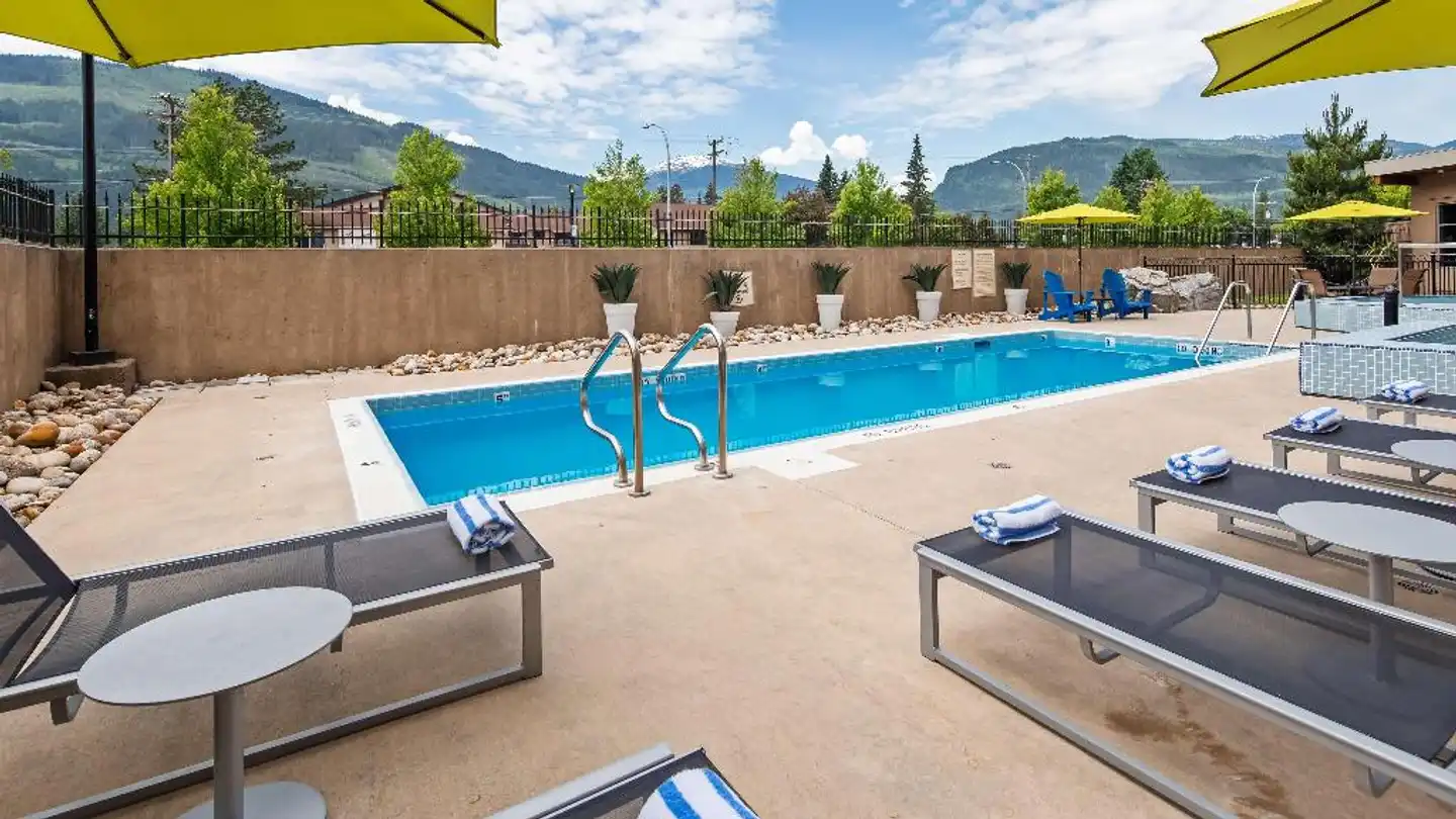Best Western Plus Revelstoke Pool