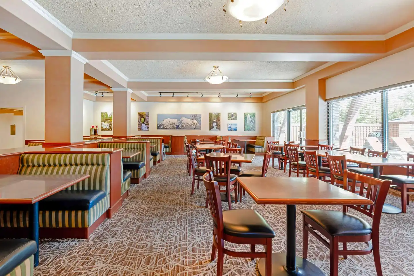 Best Western Plus Barclay Hotel Bar