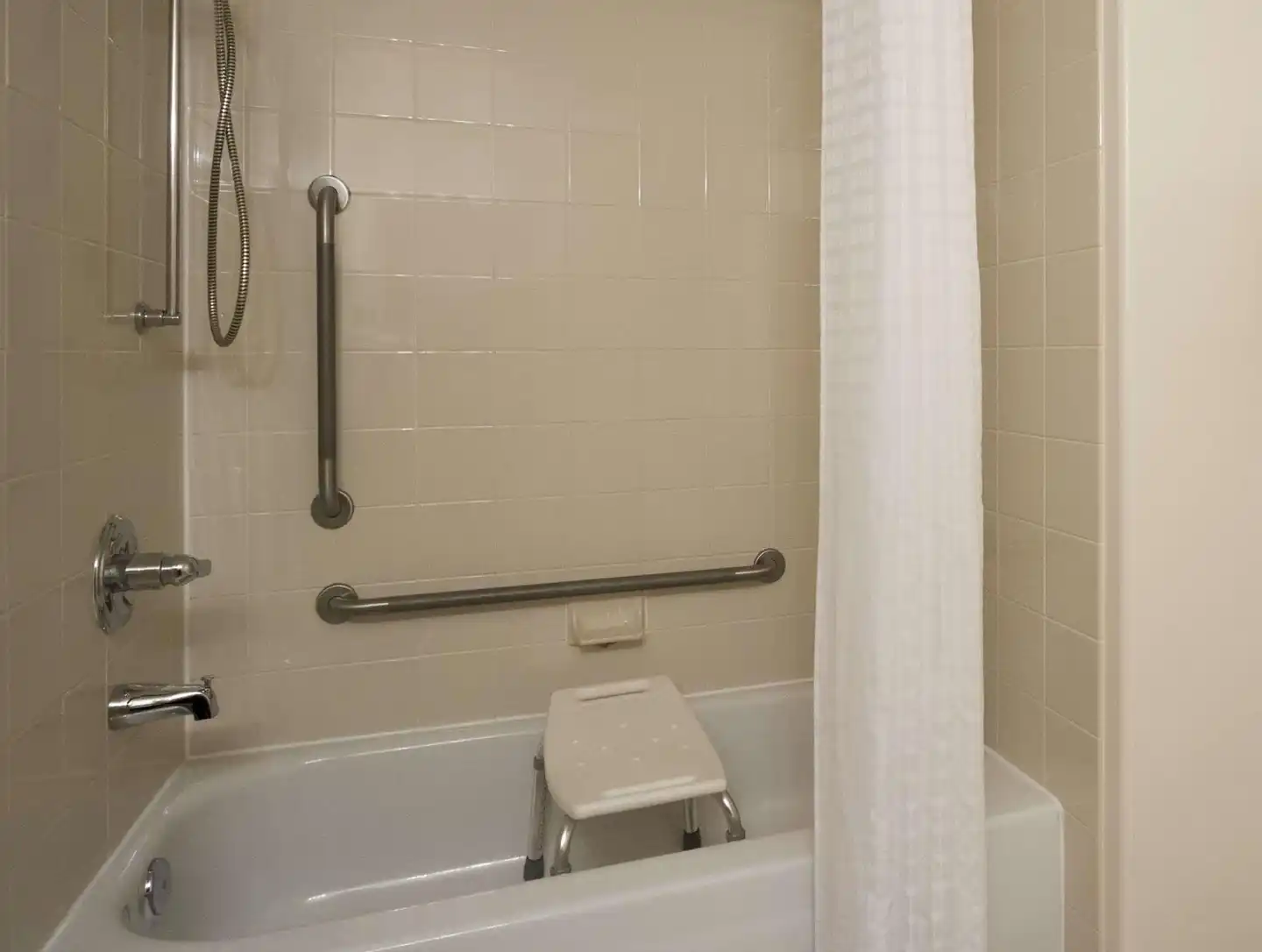 Super 8 by Wyndham Dawson Creek Badezimmer