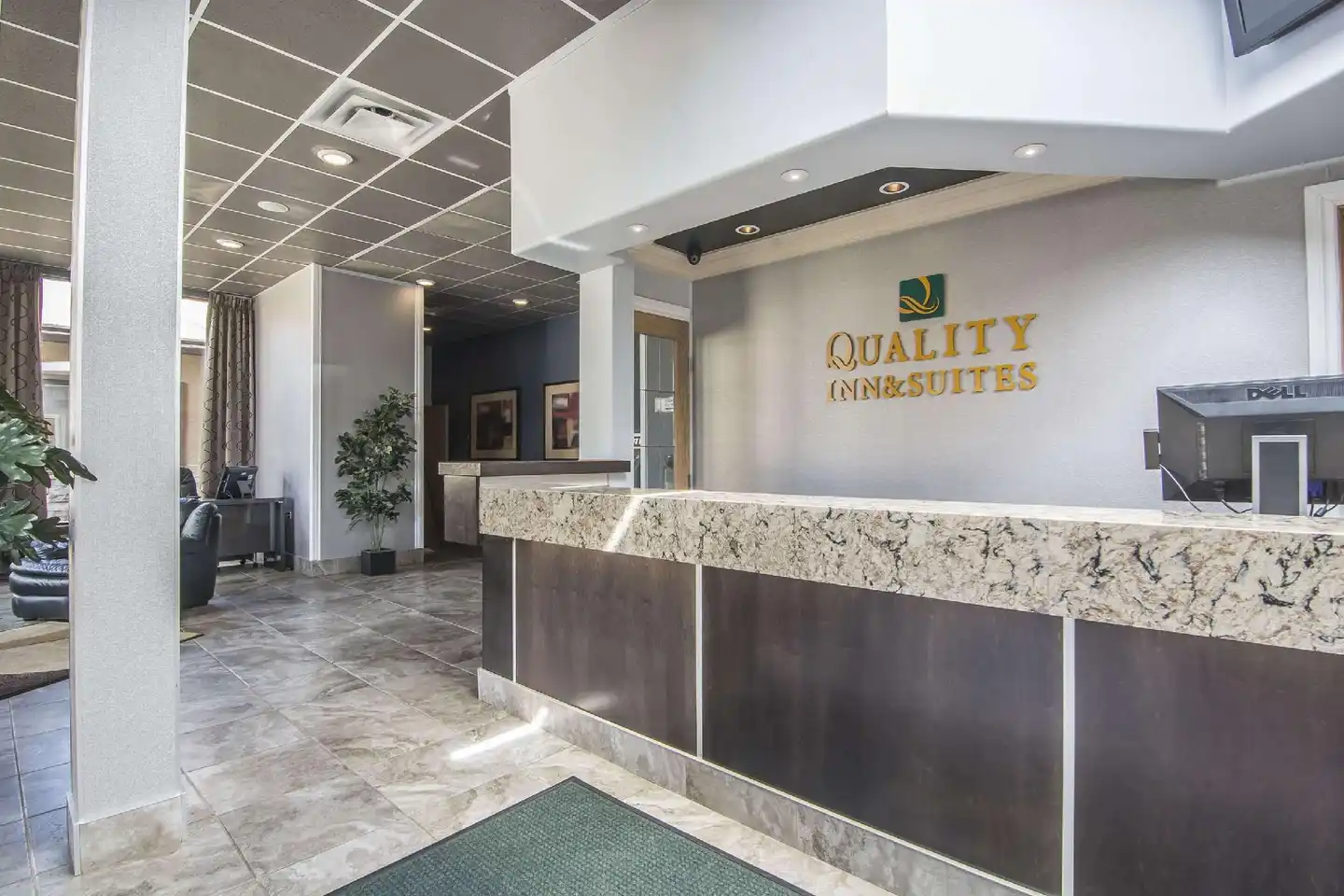Quality Inn & Suites High Level Lobby