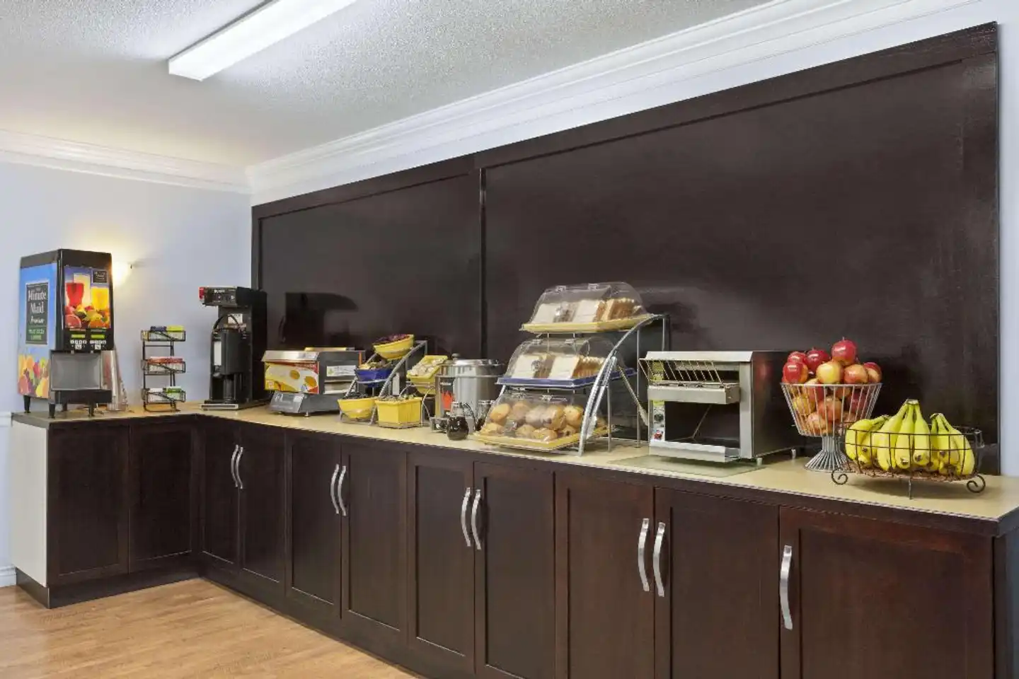 Days Inn by Wyndham Kelowna Bar