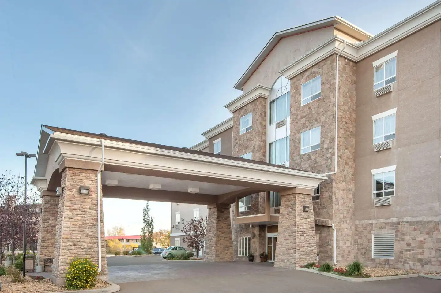 Ramada by Wyndham Drumheller Hotel & Suites Aussenansicht