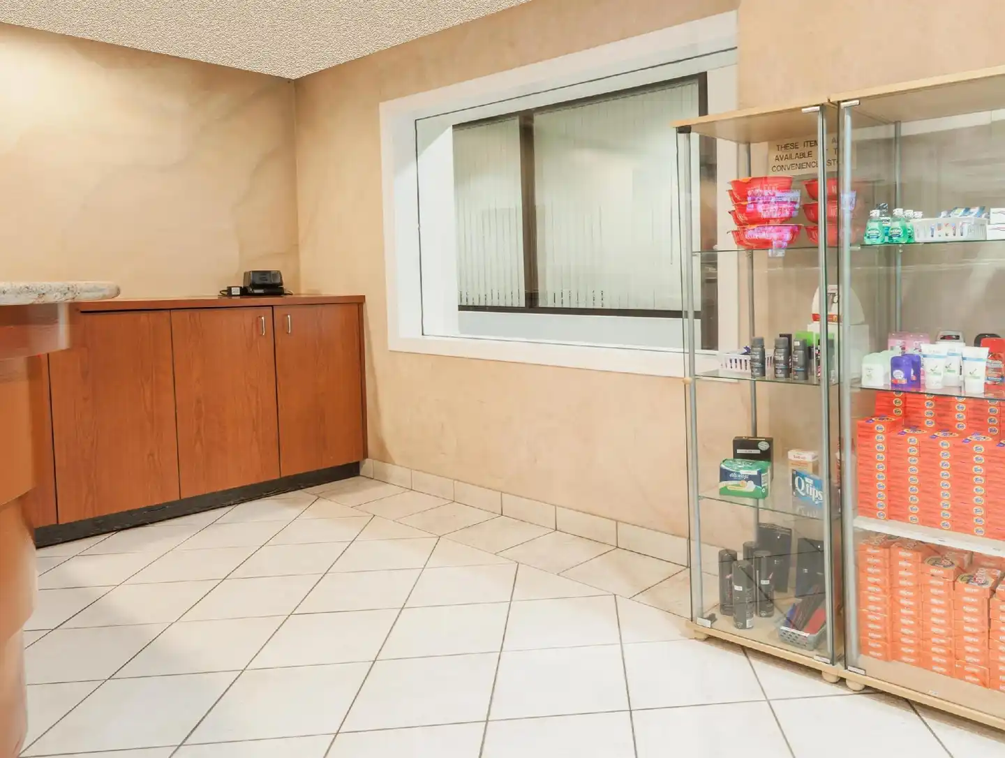 Super 8 by Wyndham Edmonton/West Lobby