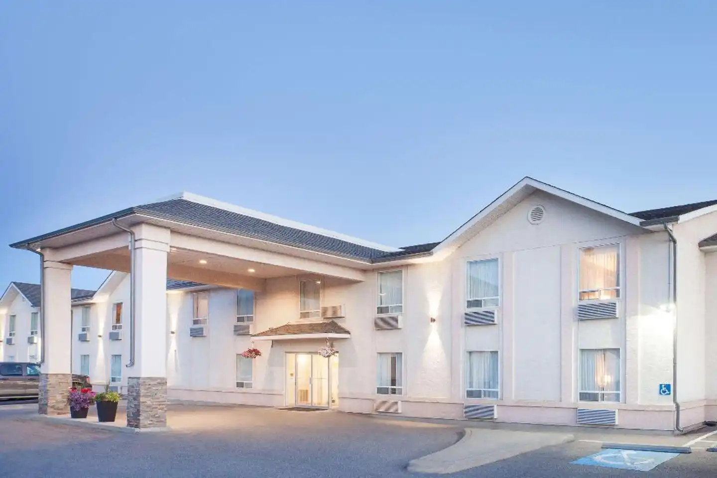 Super 8 by Wyndham Cranbrook Aussenansicht