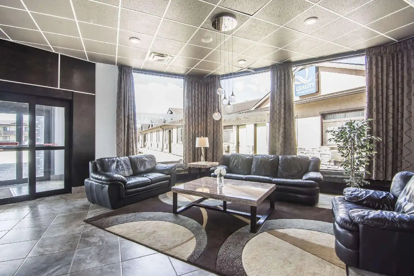 Quality Inn & Suites High Level Lobby