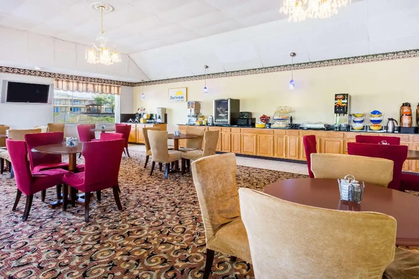 Days Inn by Wyndham Staunton Bar
