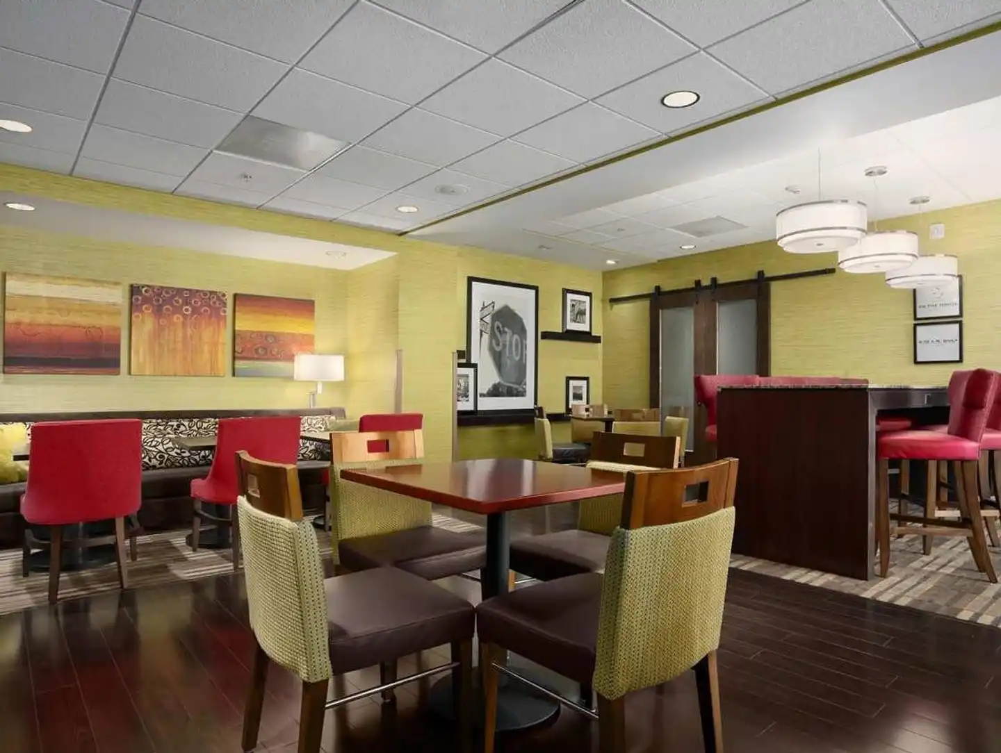 Hampton Inn Sheridan Bar