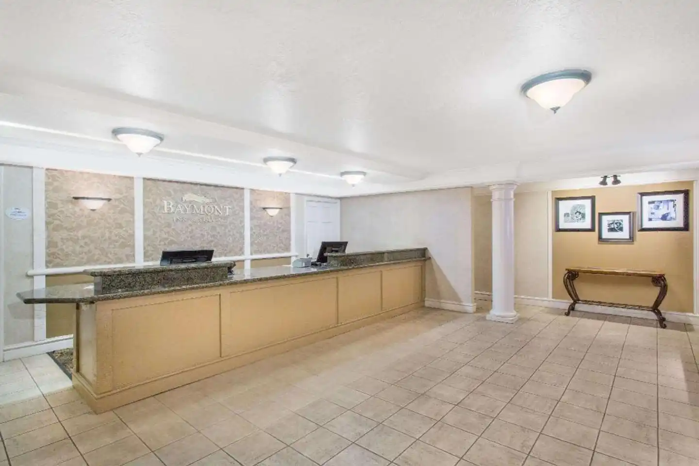Baymont by Wyndham Rock Springs Lobby