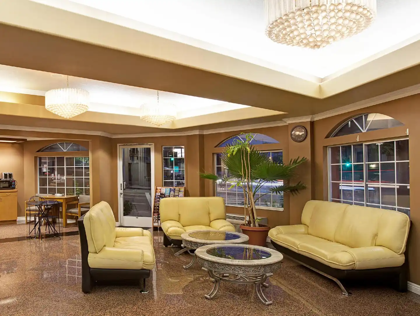 Super 8 by Wyndham Los Angeles Downtown Lobby