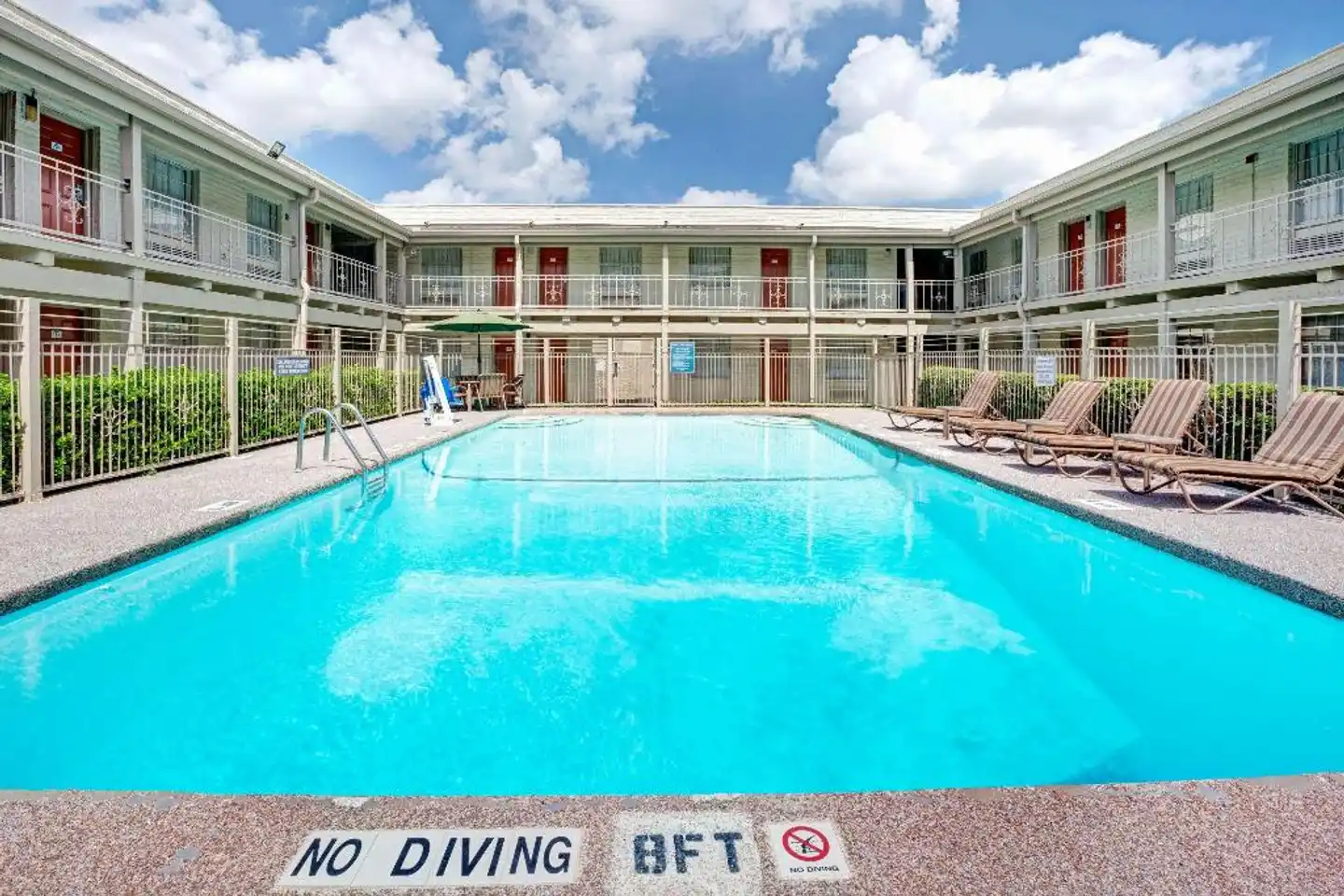 Travelodge by Wyndham North Richland Hills/Dallas/Ft Worth Pool