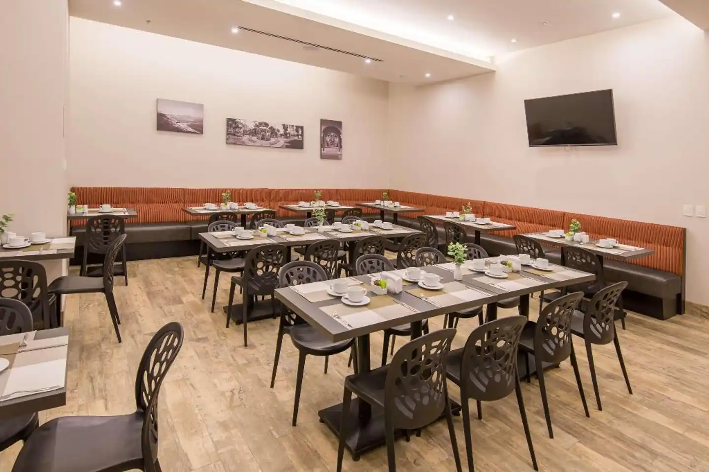 Best Western Plus Posada Royale Hotel & Suites Restaurant