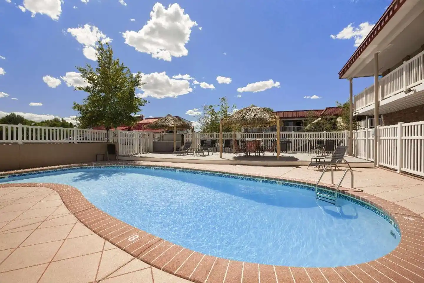 Days Inn by Wyndham Montrose Pool