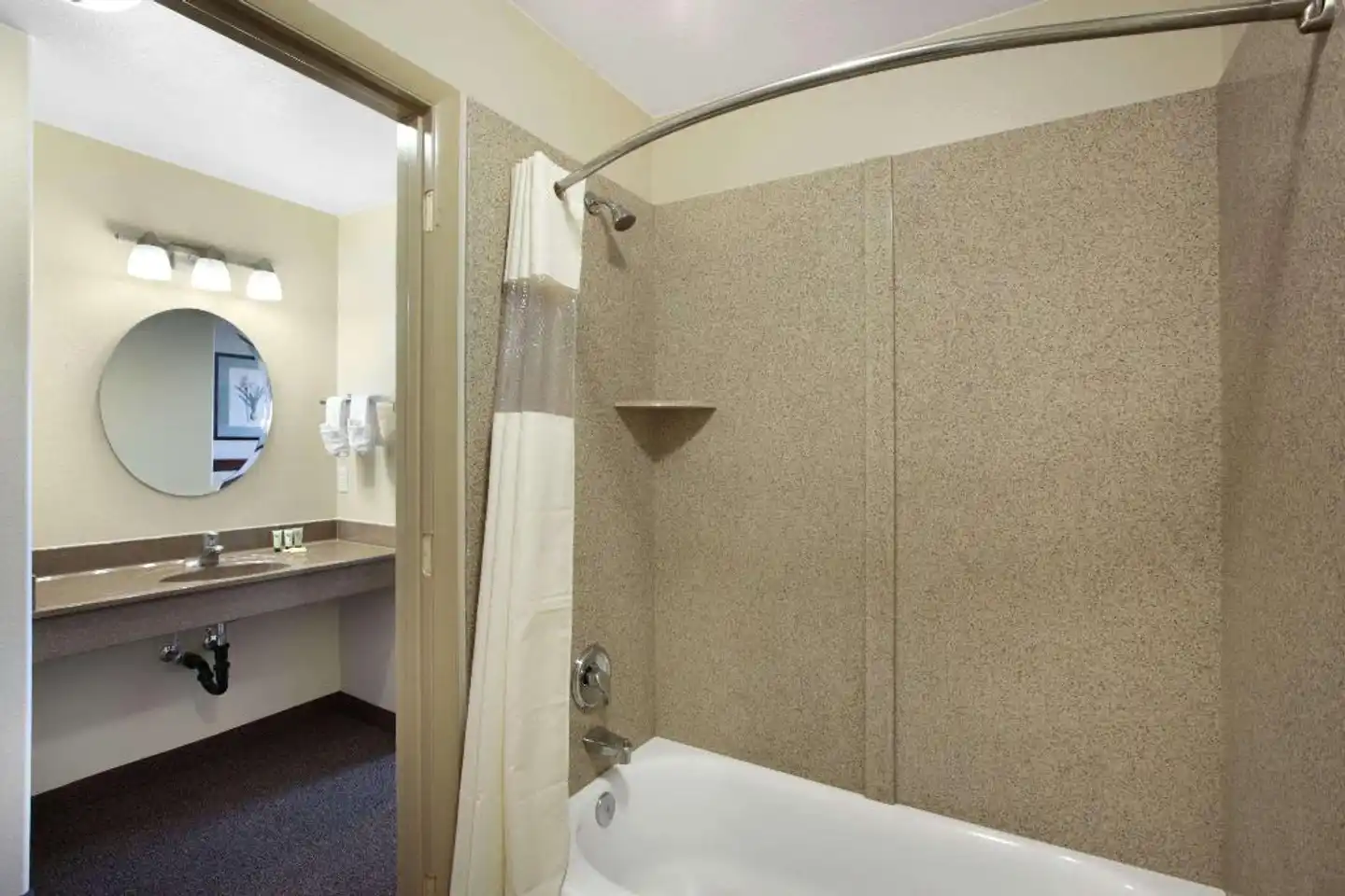 Days Inn by Wyndham Beaver Badezimmer
