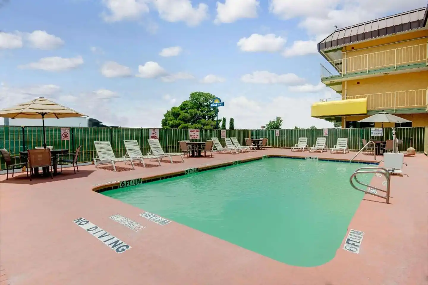 Days Inn by Wyndham El Paso Airport East Pool