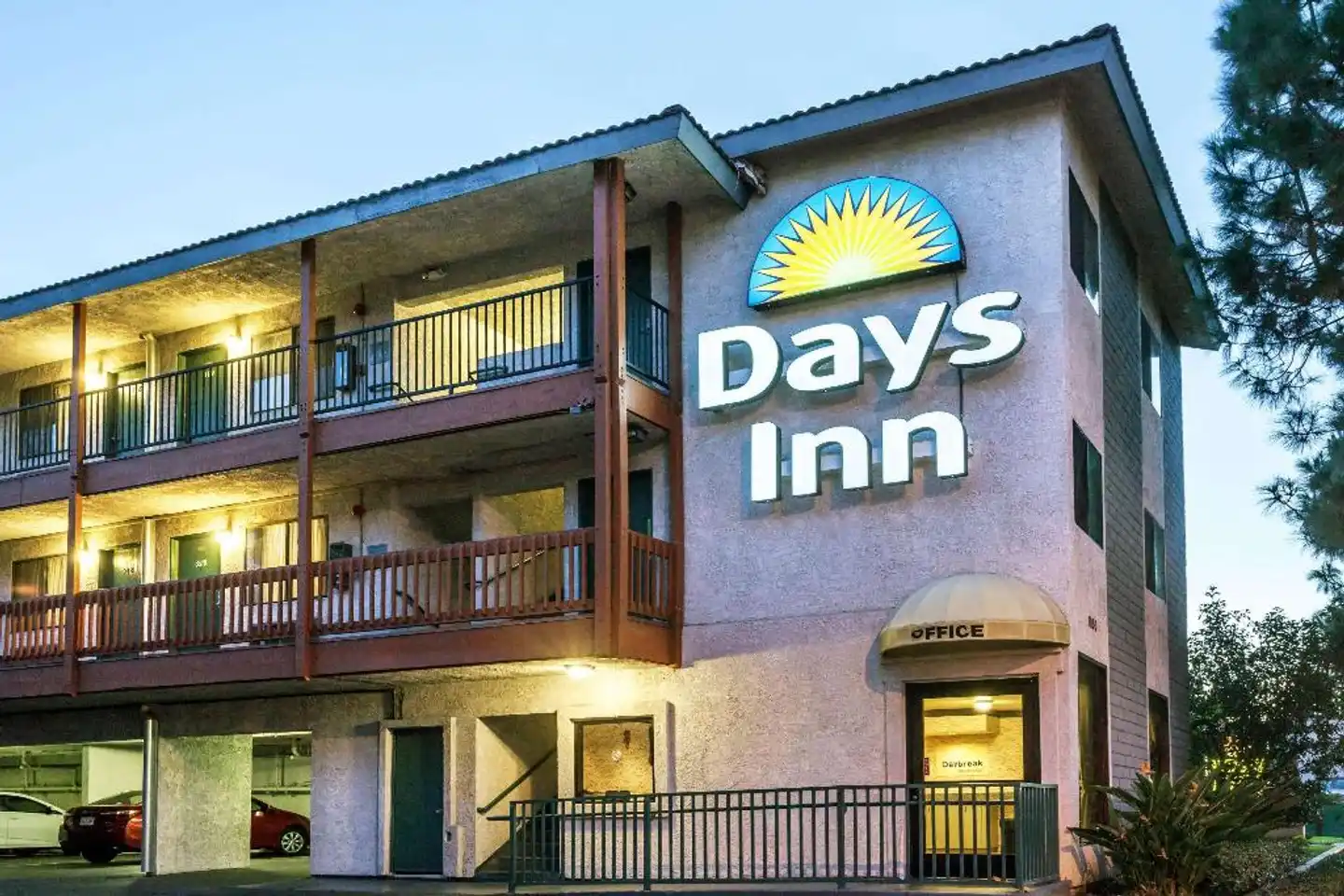 Days Inn by Wyndham Anaheim West Aussenansicht