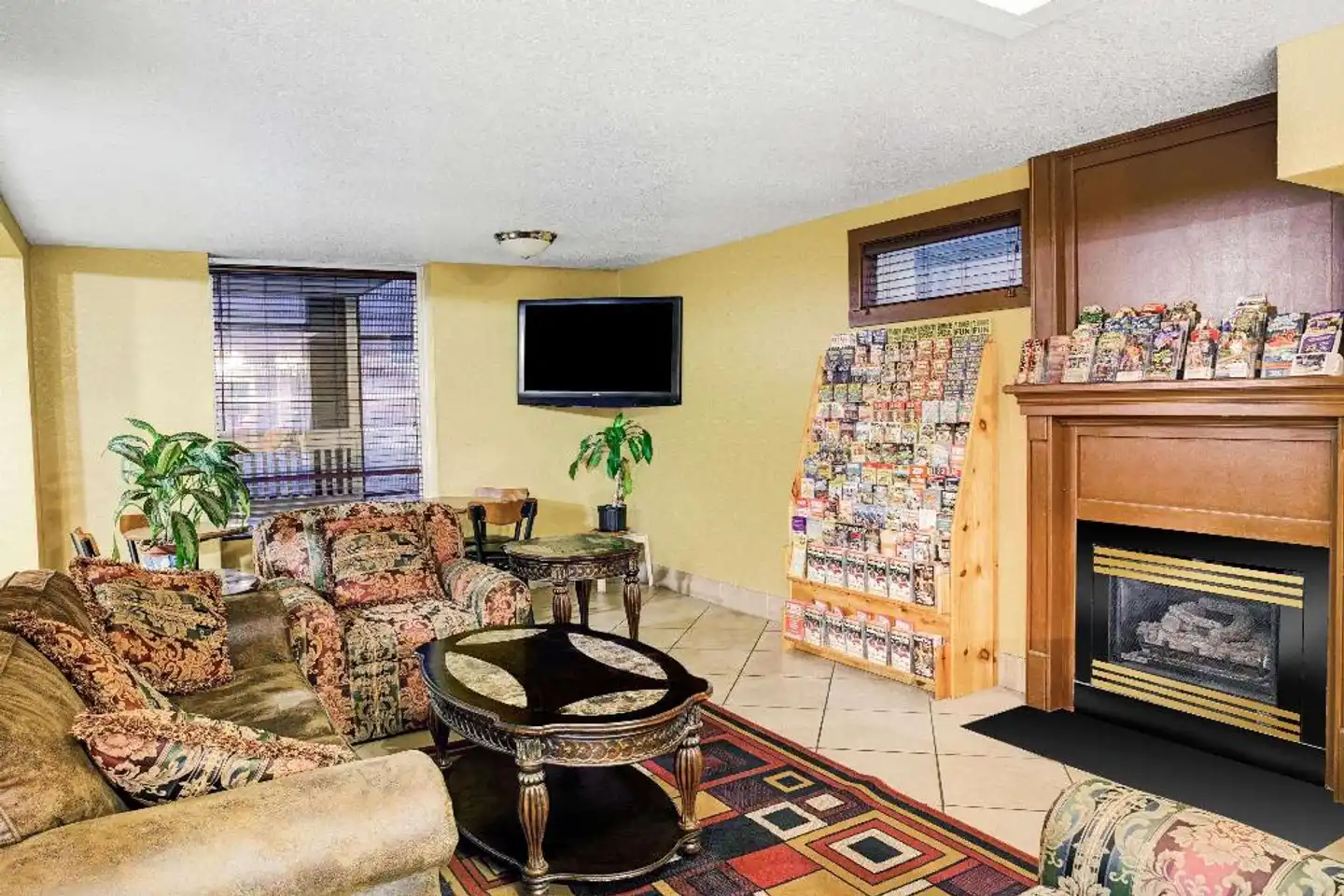 Days Inn & Suites by Wyndham Downtown Gatlinburg Parkway Lobby