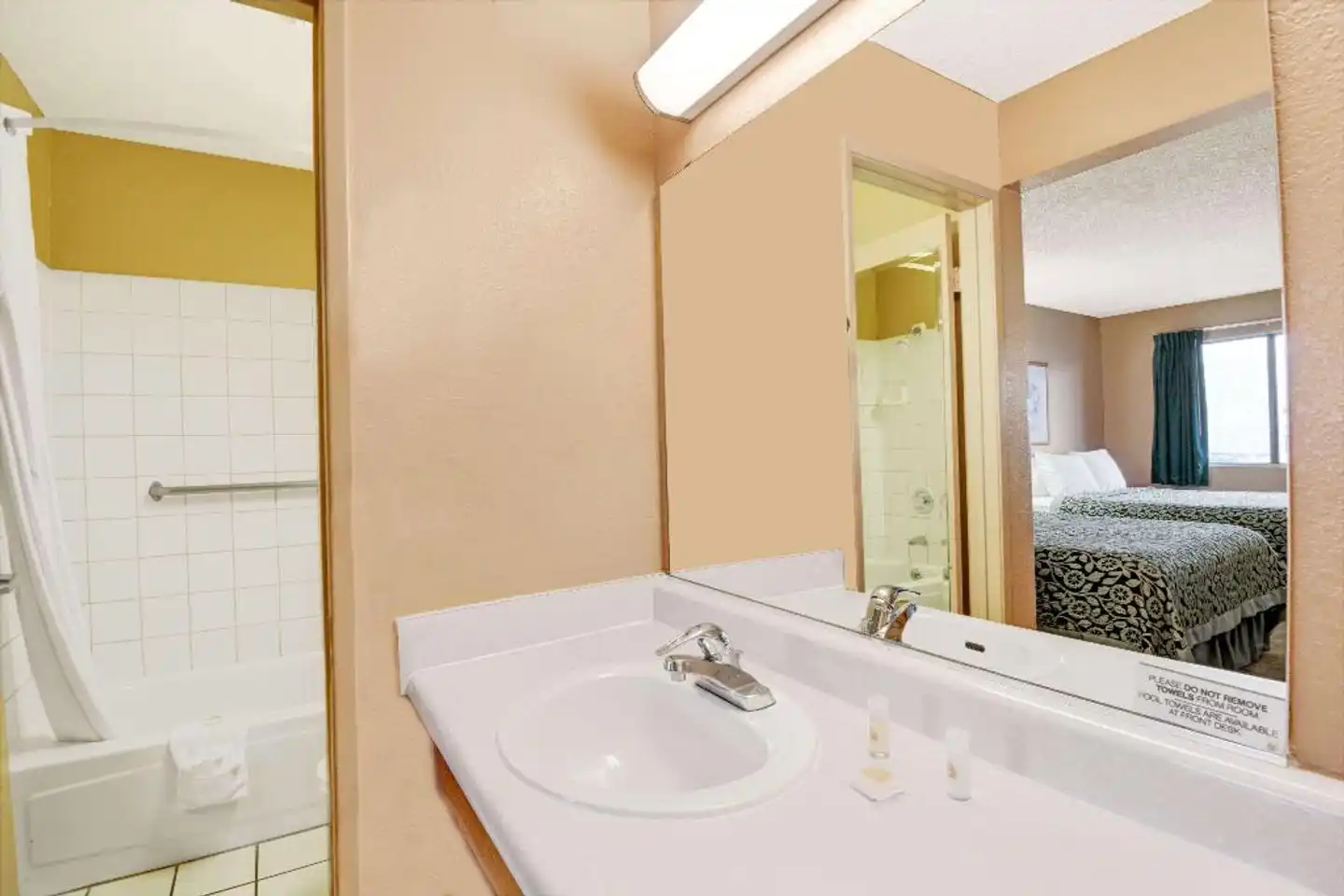 Days Inn by Wyndham El Paso Airport East Badezimmer