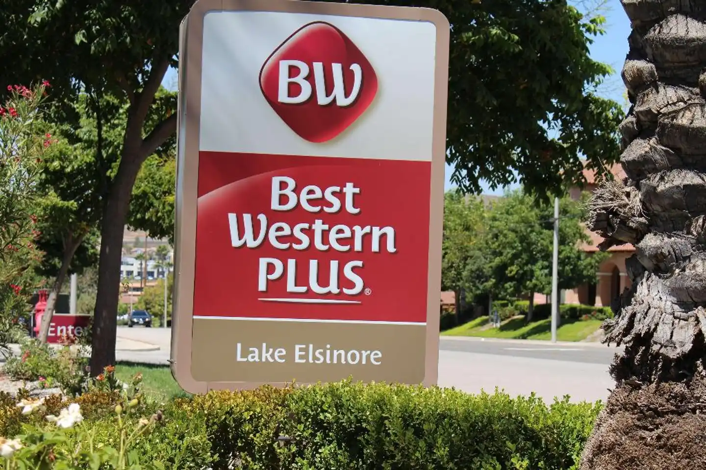 Best Western PLUS Lake Elsinore Inn & Suites Aussenansicht