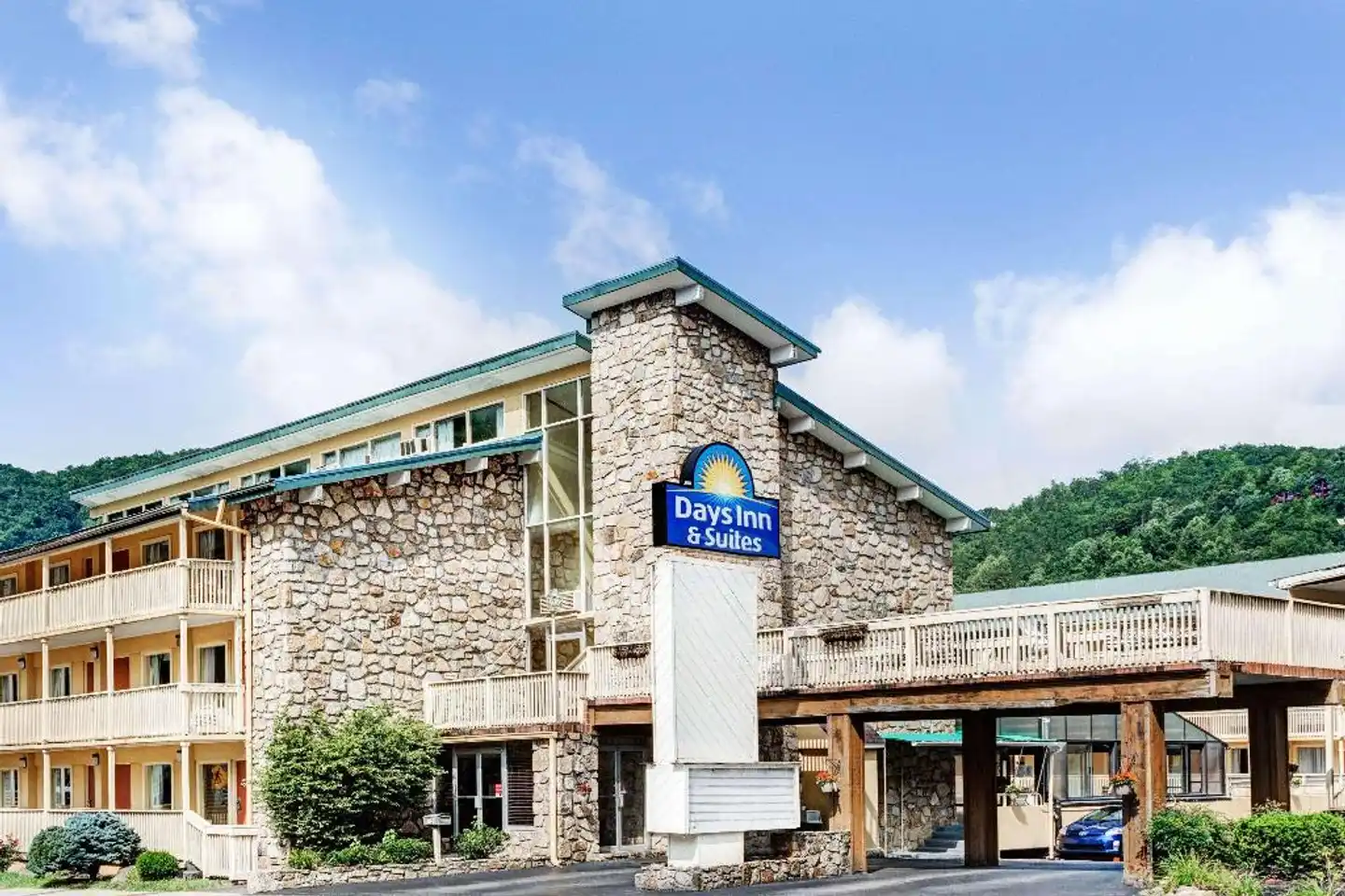 Days Inn & Suites by Wyndham Downtown Gatlinburg Parkway Aussenansicht