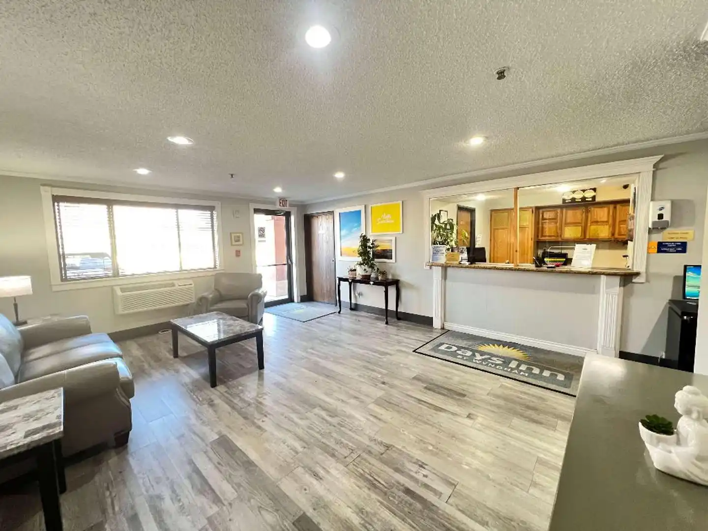 Days Inn by Wyndham Clearfield Lobby