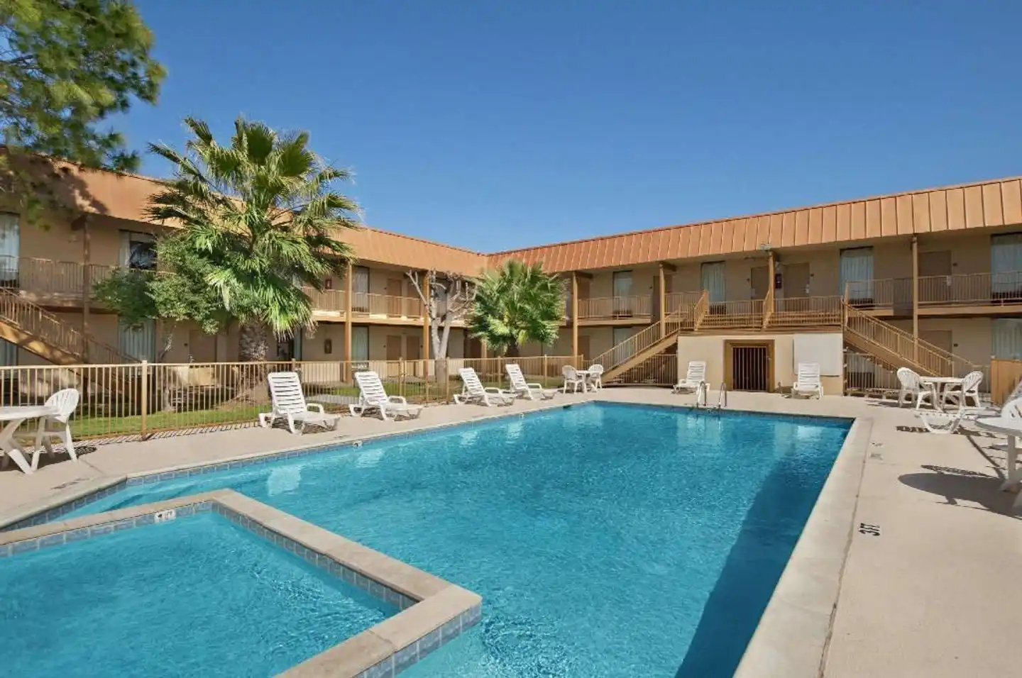 Days Inn by Wyndham Burleson Ft. Worth Pool
