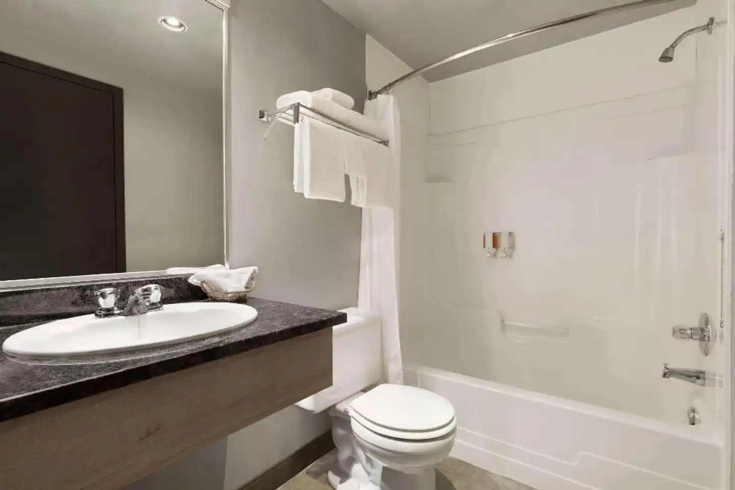 Travelodge by Wyndham Alma Badezimmer