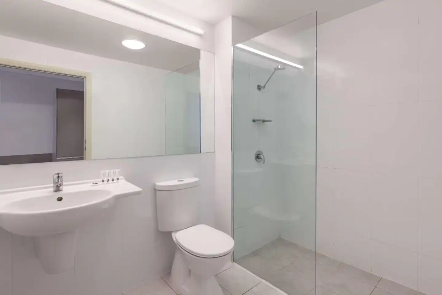 Travelodge Hotel Hobart Airport Badezimmer
