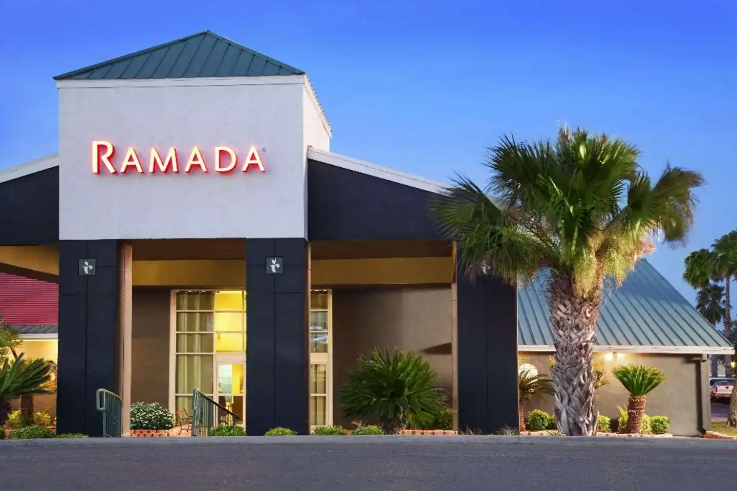 Ramada by Wyndham Del Rio Aussenansicht