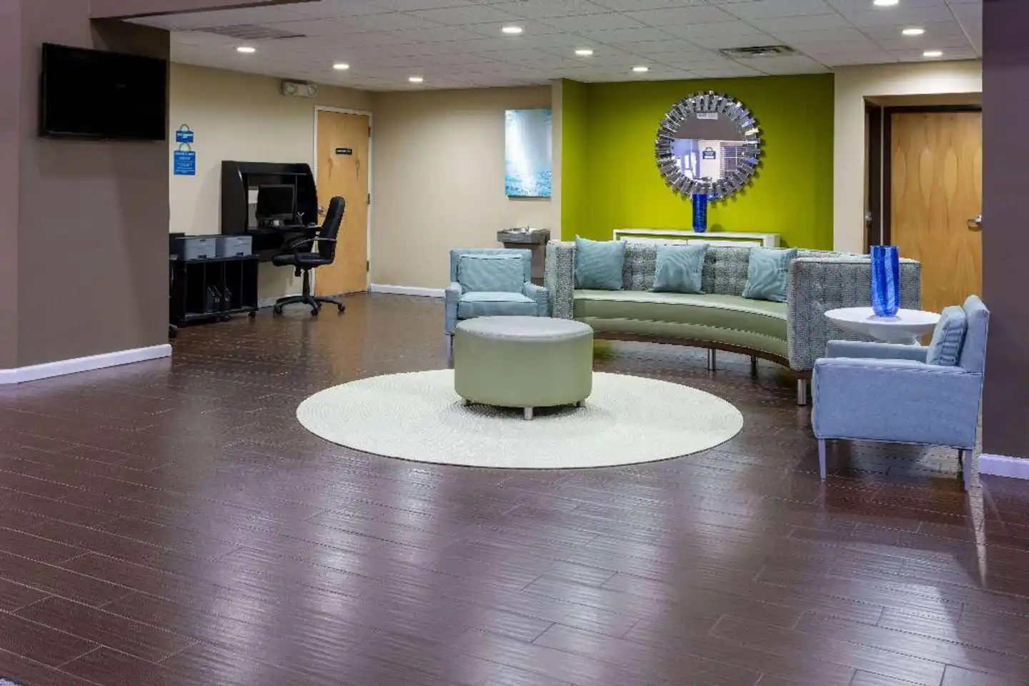 Days Inn & Suites by Wyndham Cherry Hill - Philadelphia Lobby
