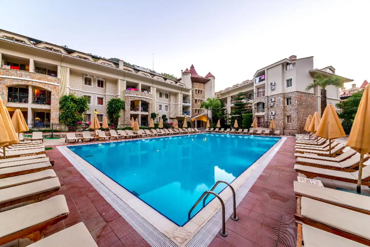 Julian Forest Suites Pool