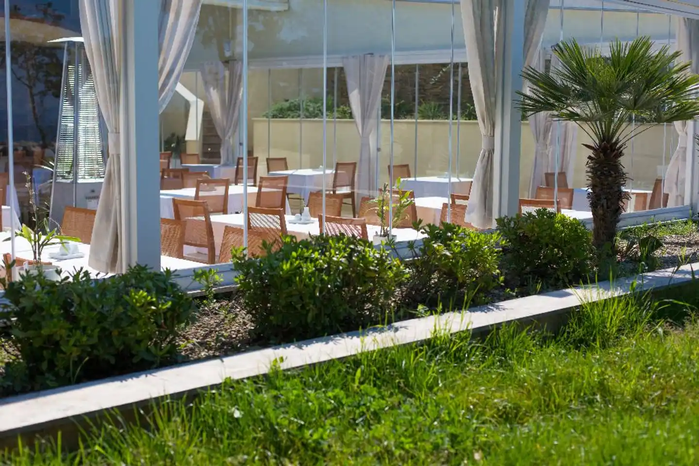 Blue Waves Resort Terrasse