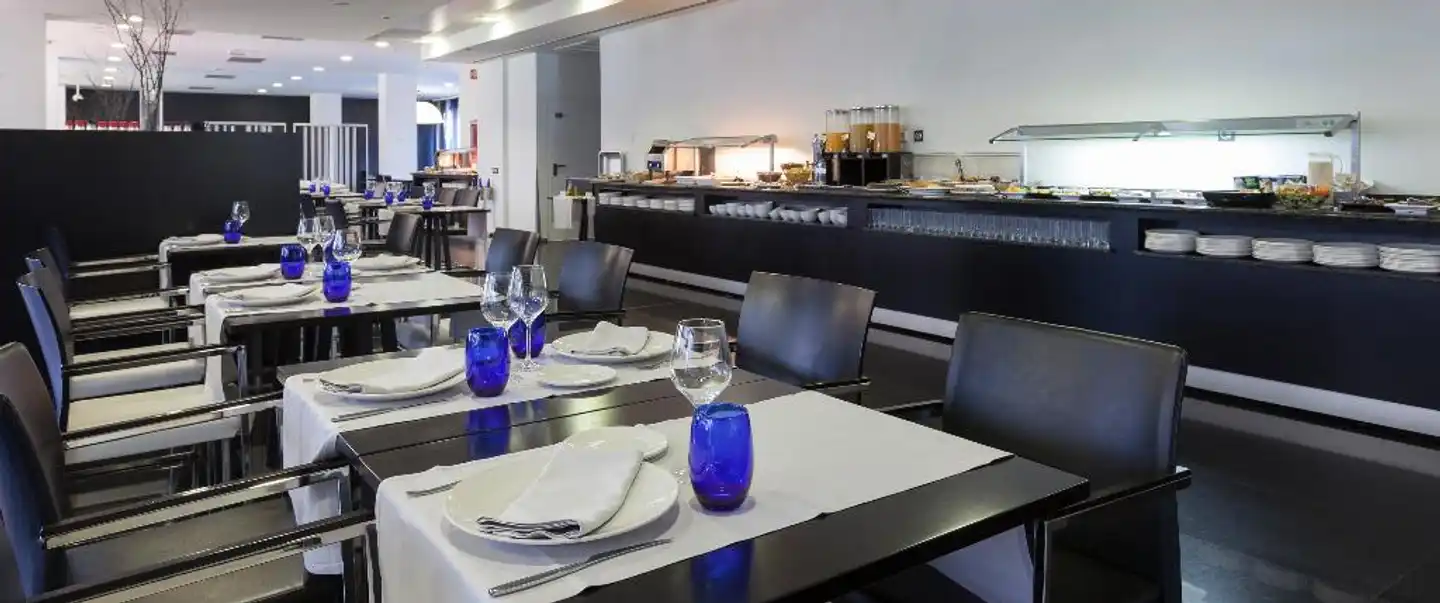 Axor Barajas Restaurant