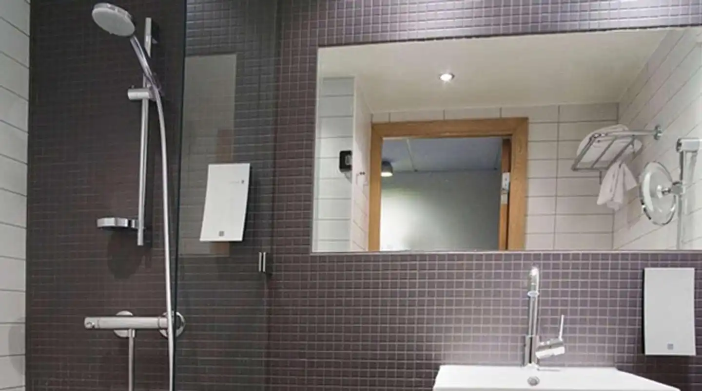 Comfort Hotel RunWay Badezimmer