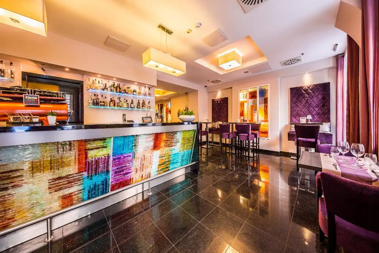 Hotel President Bar