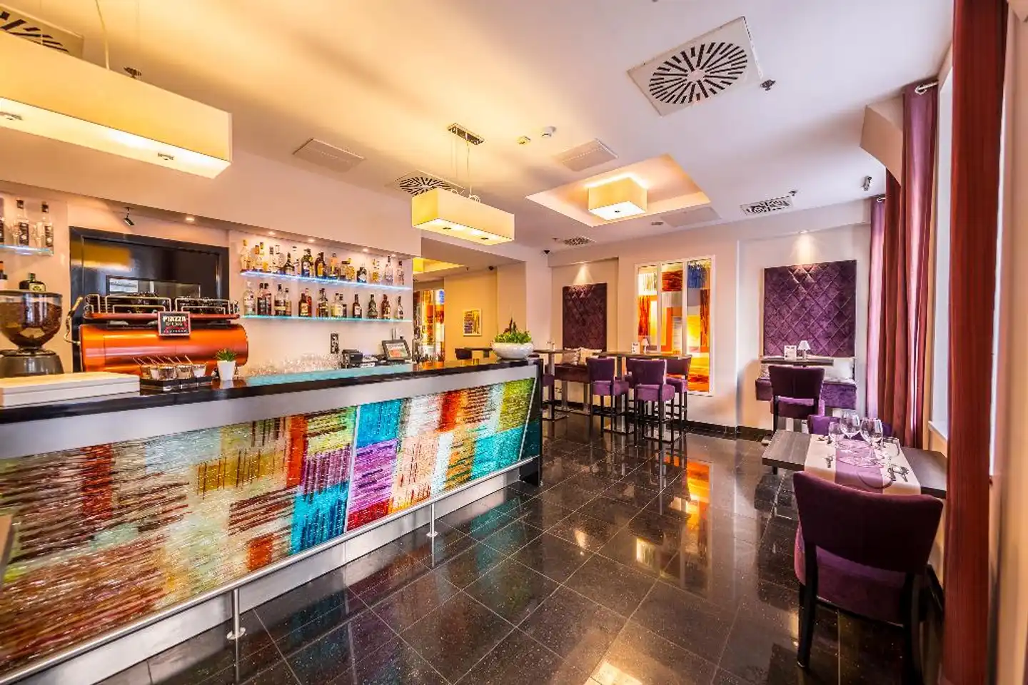Hotel President Bar