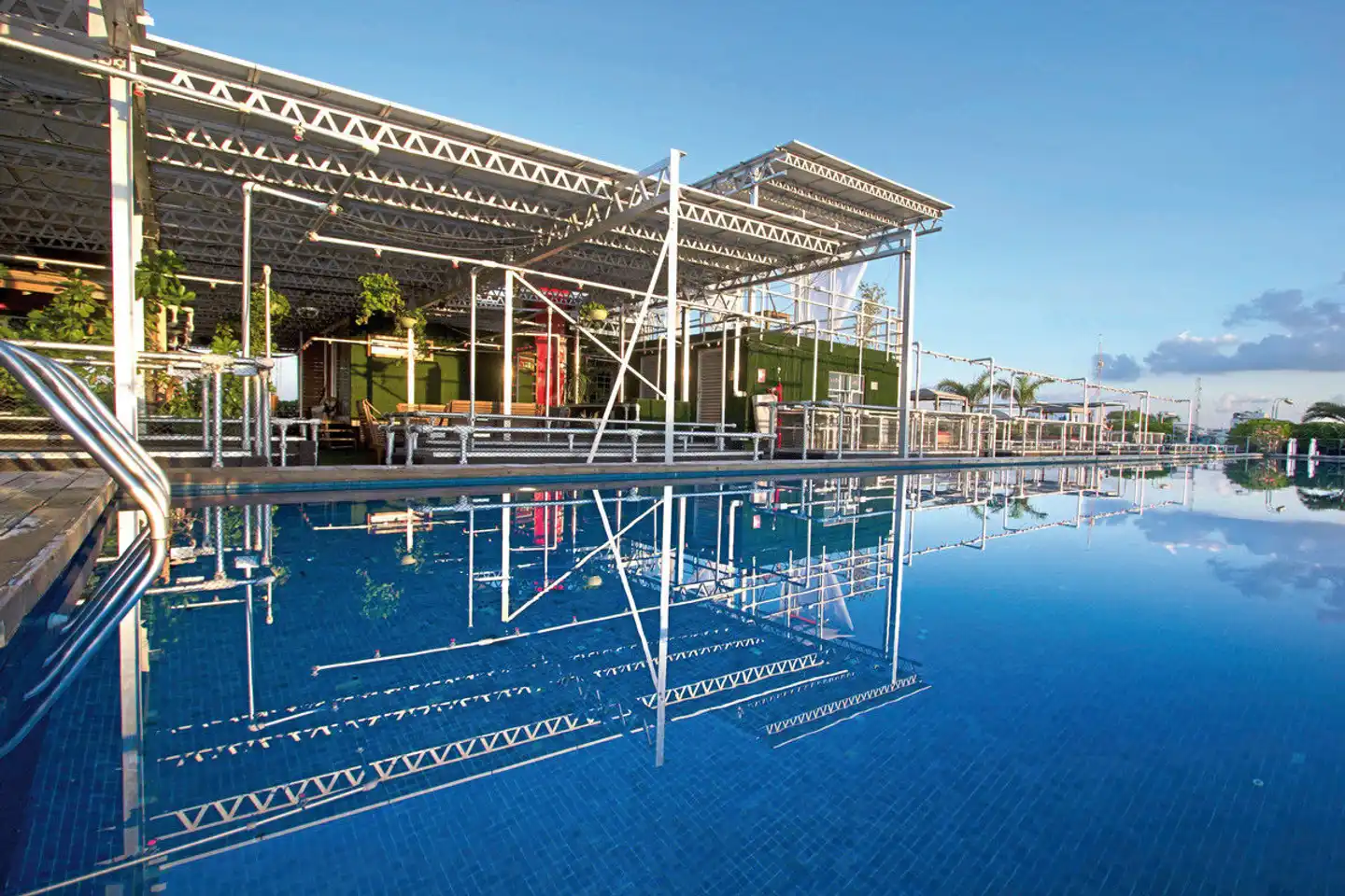 Reina Roja Pool