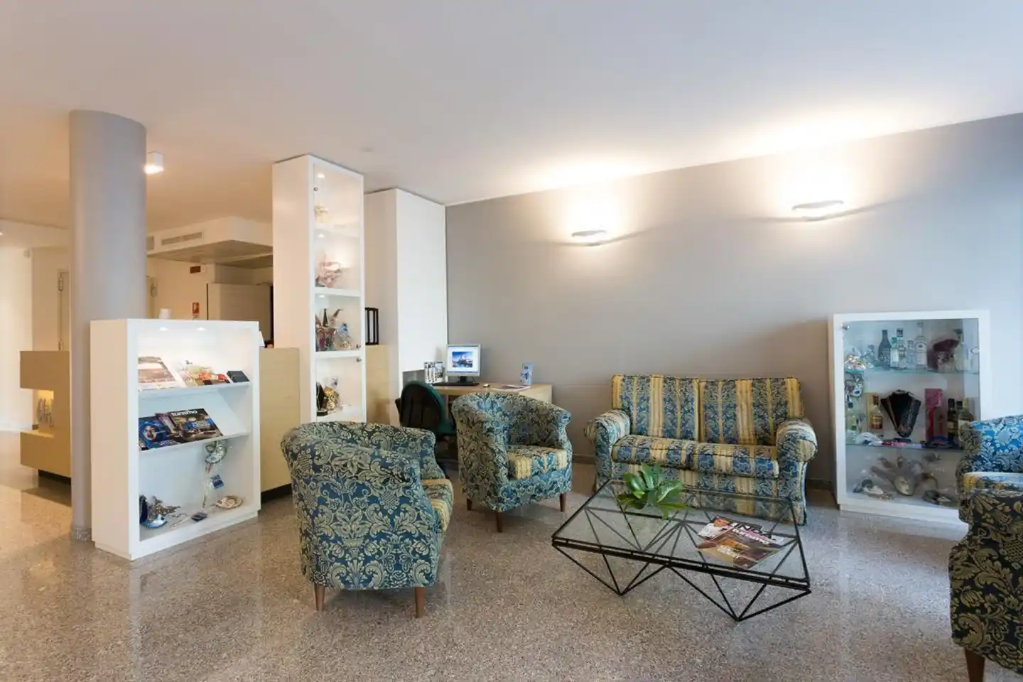 Airmotel Lobby