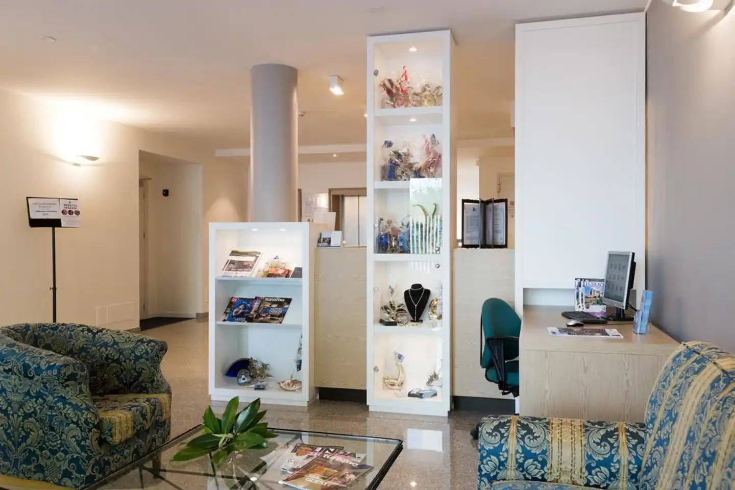Airmotel Lobby