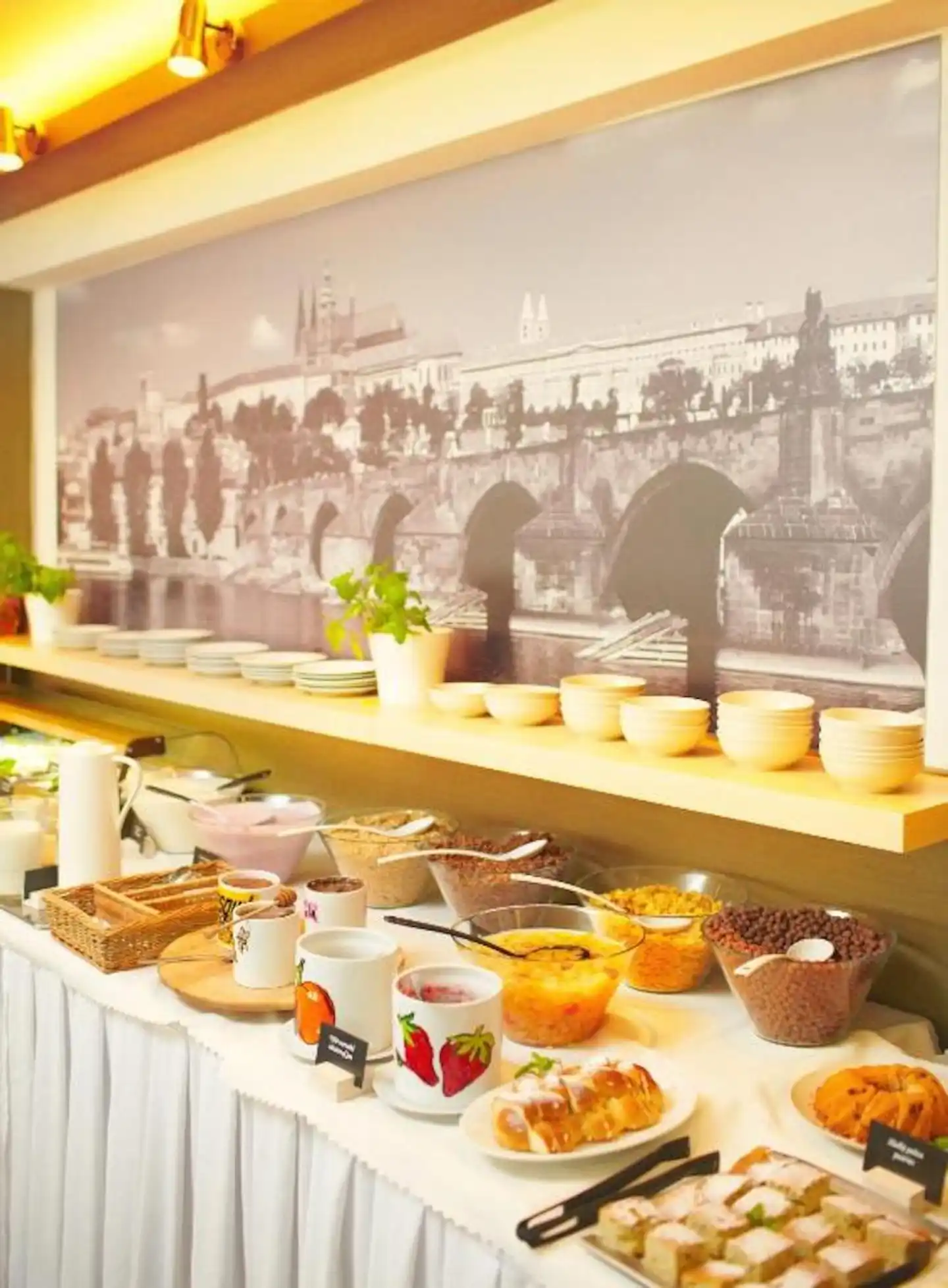 Charles Central Restaurant