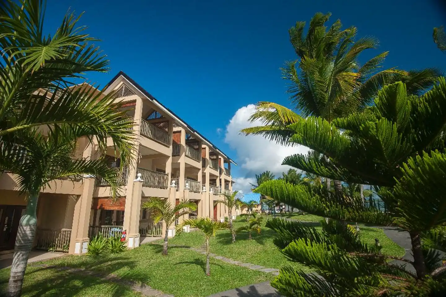 Jalsa Beach Hotel & Spa Aussenansicht