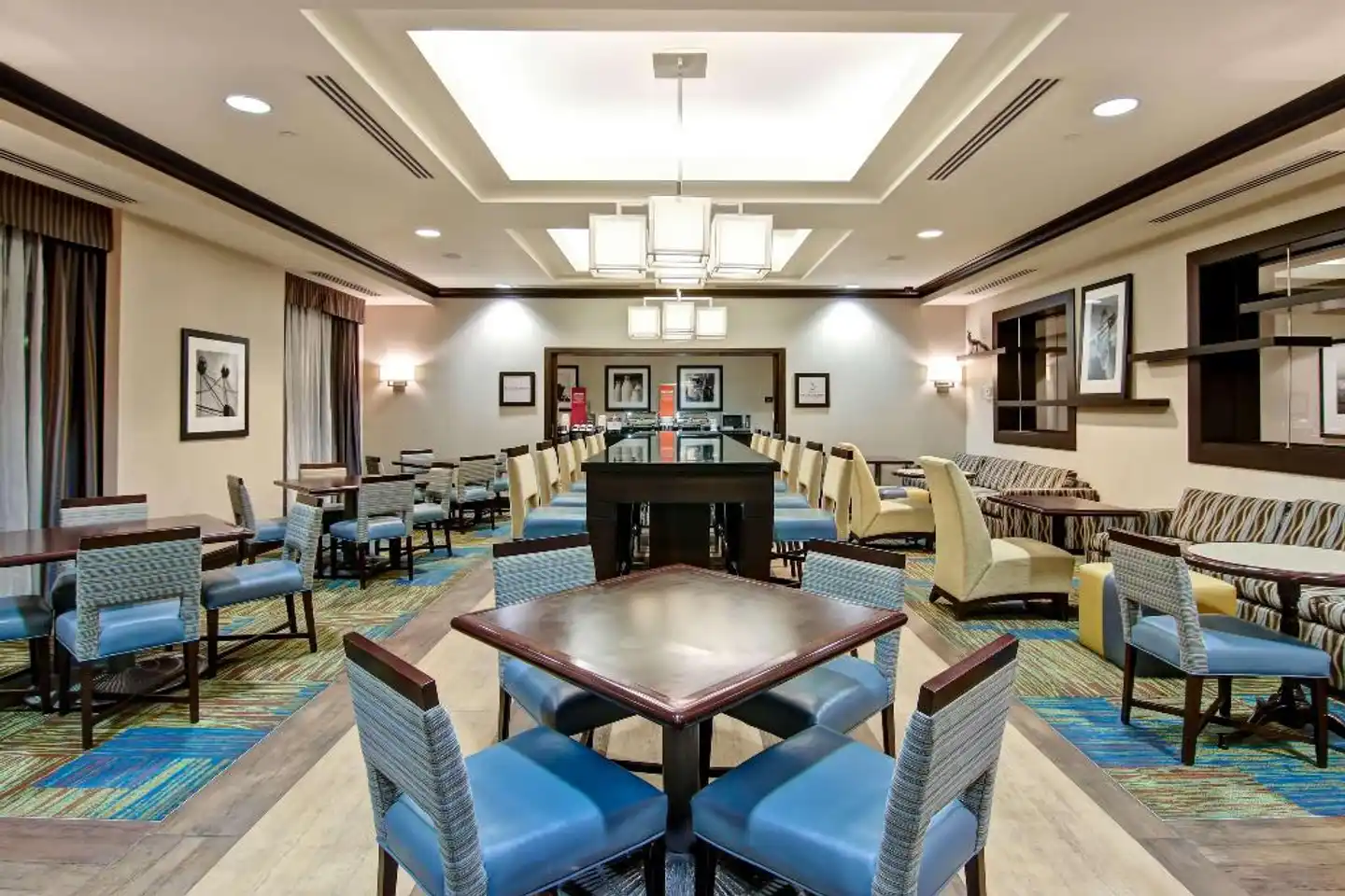 Hampton Inn by Hilton Toronto Airport Corporate Centre Lobby