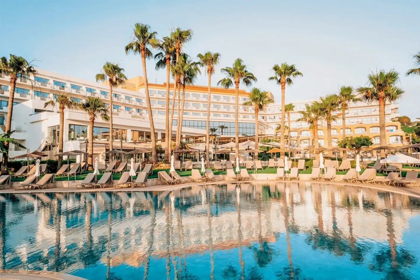 St. George Beach Hotel & Spa Resort Pool