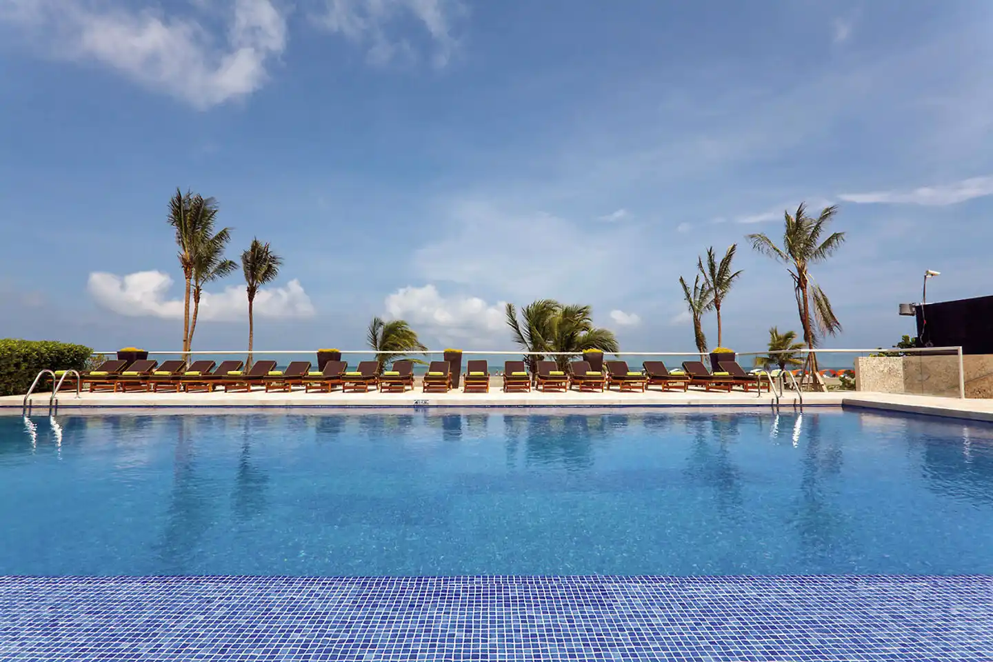 Holiday Inn Cartagena Morros Pool
