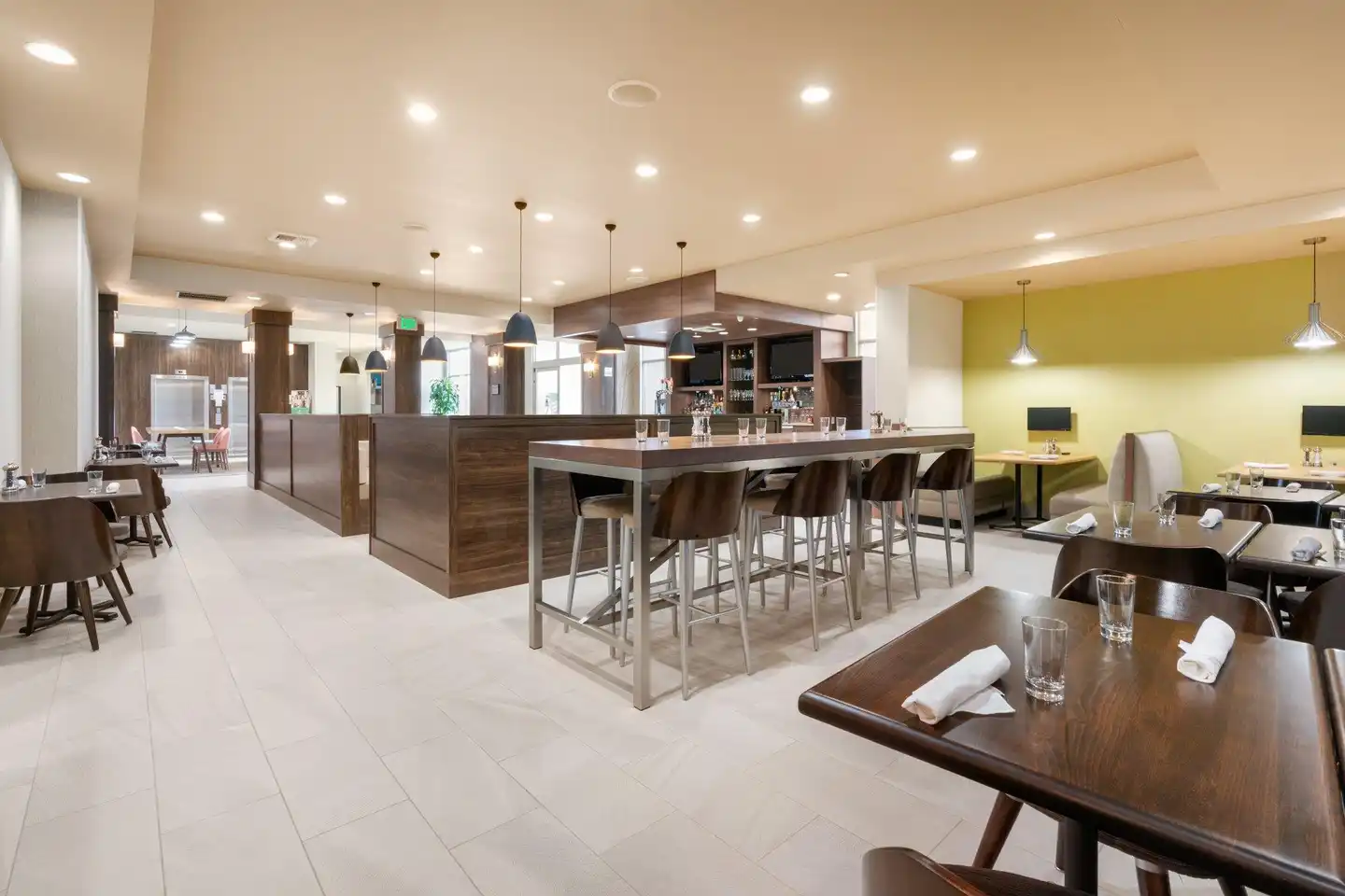 Holiday Inn Yakima, an IHG Hotel Bar